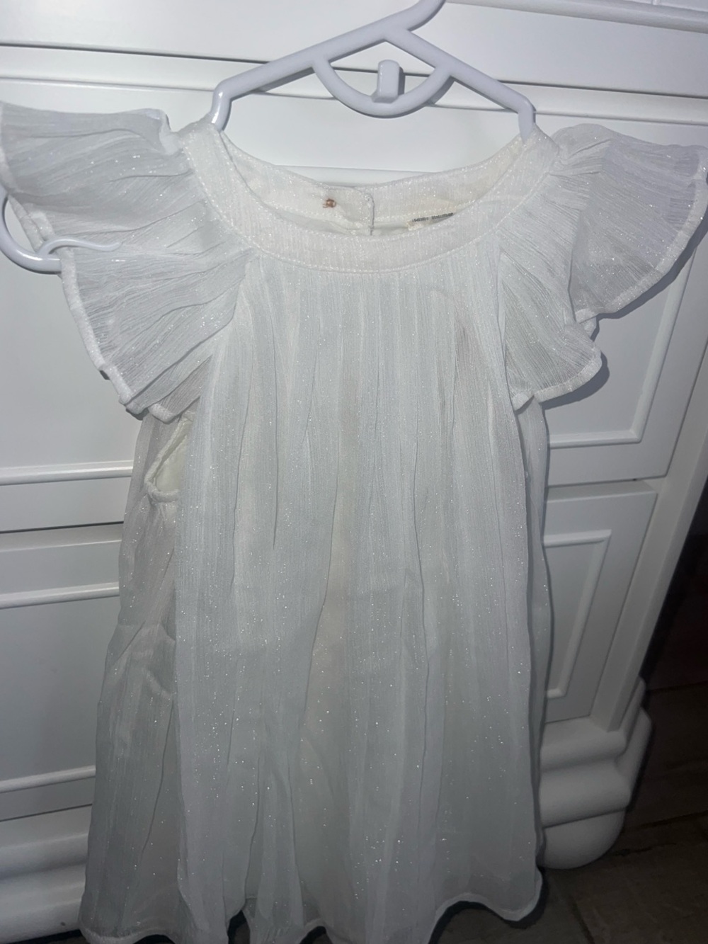 OshKosh B'gosh Baby Girl White Chiffon Flutter Sleeve Pleated Dress 9-12M gliter